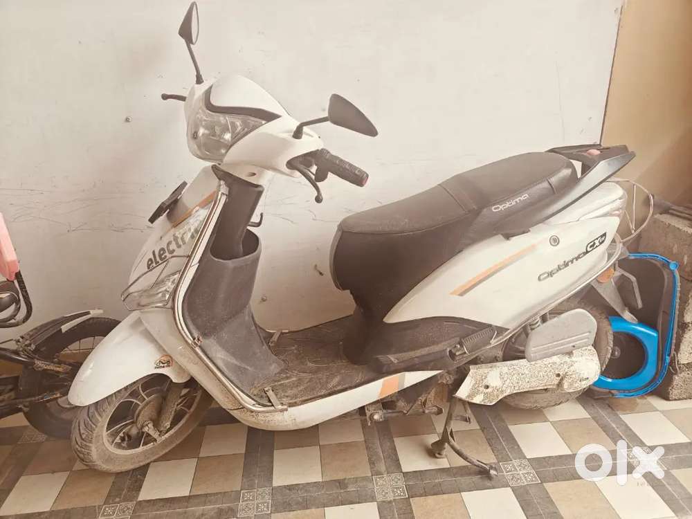 Electric scooter with duel battery