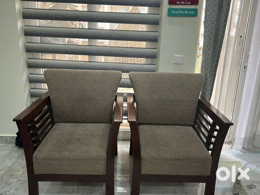 5 seater sofa, excellent condition of cushions and wood