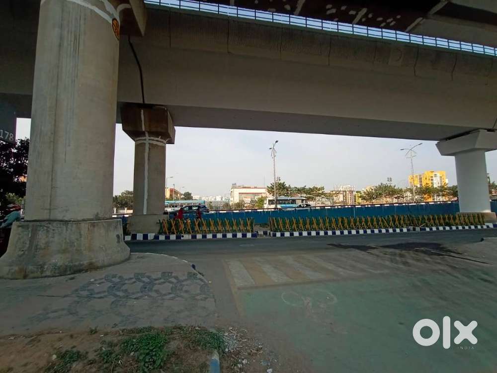 Showroom Space For Sale At E M Bypass