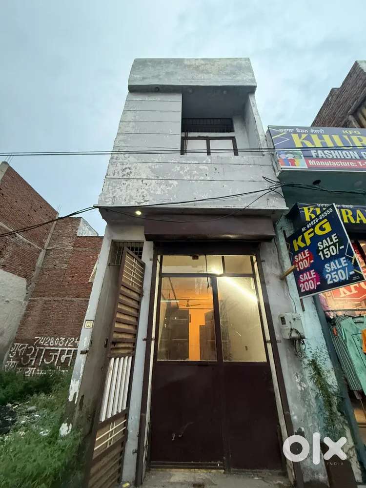 Ground floor shop and 1st floor room for rent available.