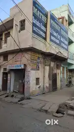 ग्वालियर कटी घाटी आदर्श मिल रोड पर गिरिराज जी मंदिर के सामने मुख्य मार