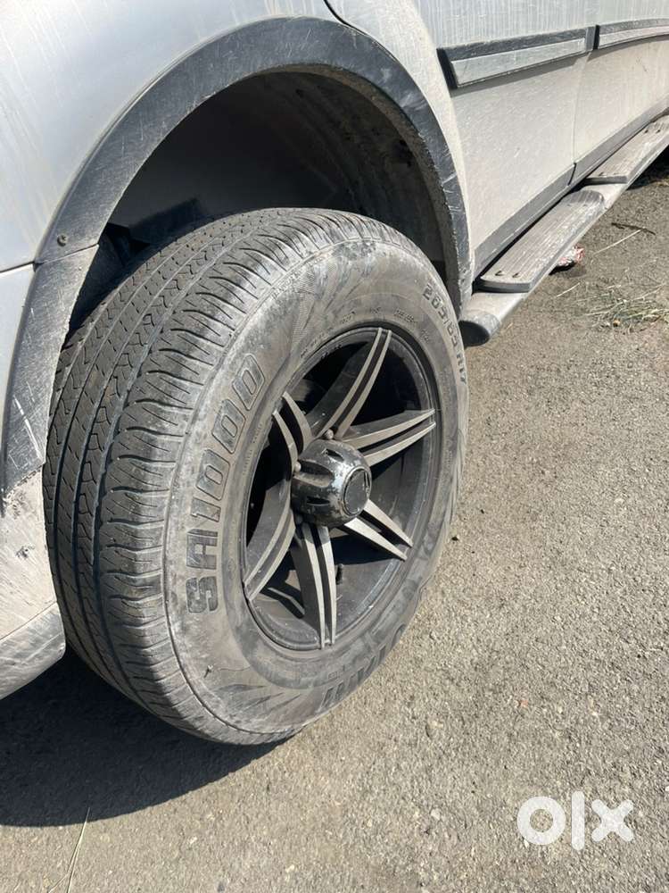 17 alloy wheels , clean condition, installed in xuv500 ,all new