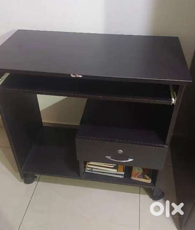 Study com computer table