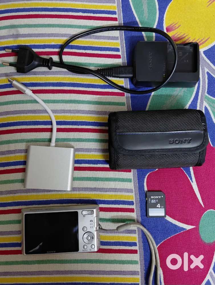 Sony camera 4gb with charger.