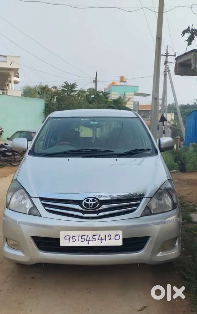 Toyota Innova 2010 V version