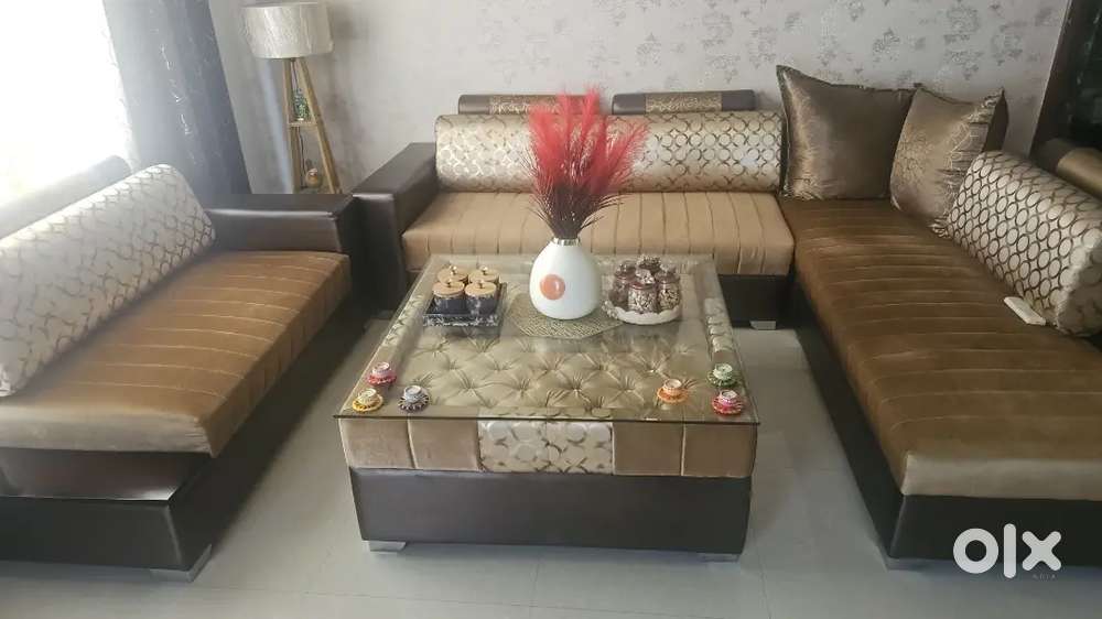 Sofa set with Table