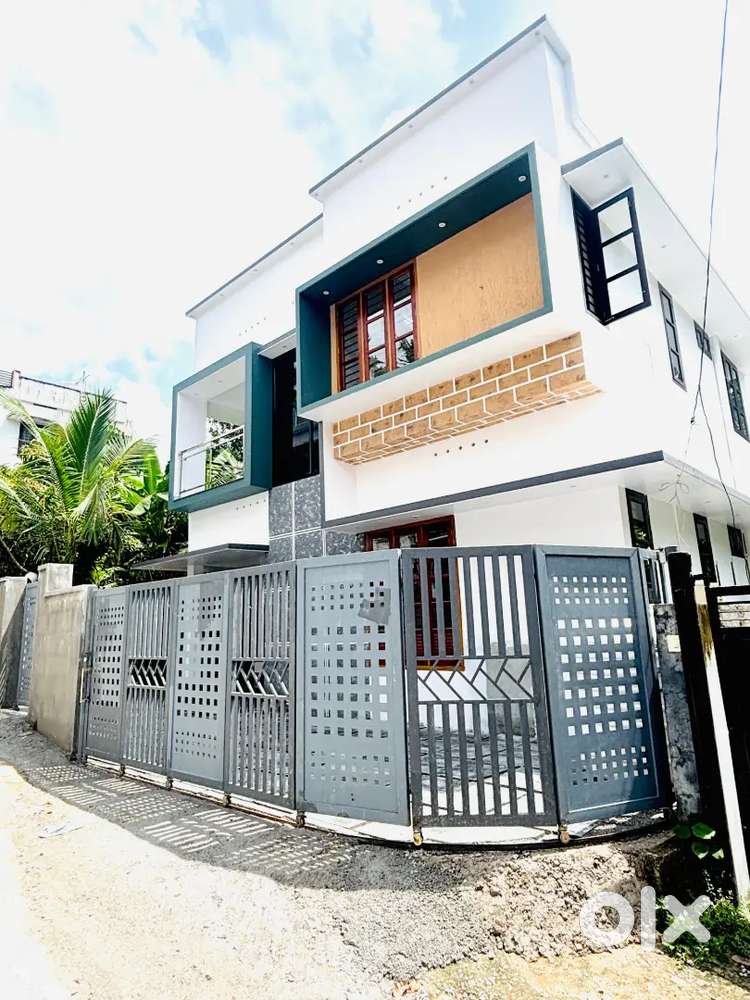 HOUSE FOR SALE MARUTHOOR MUKKOLA NEAR MANNATHALA 500M FROM MC ROAD