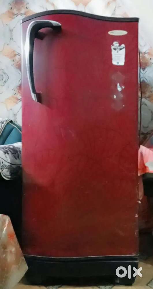 Godrej fridge, 2 silai machine moter and 2 parlour chair for sell...