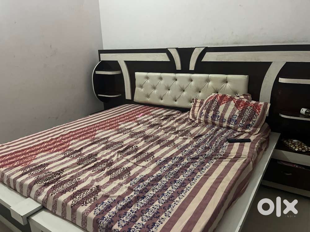 King size bed