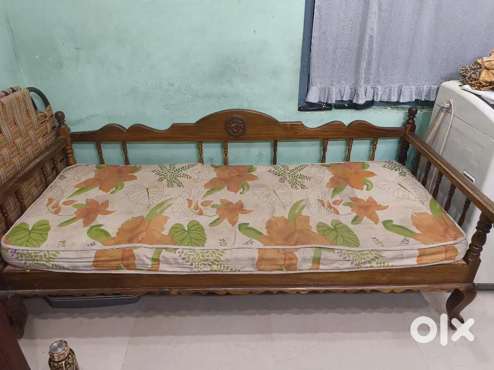 Diwan  Cot