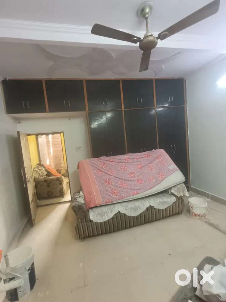 1Bhk attached kitchen and whosroom available for rent