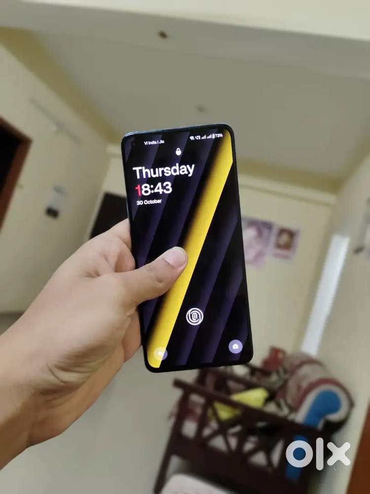 Oneplus 9r 12/256 sell or exchange back panel broken