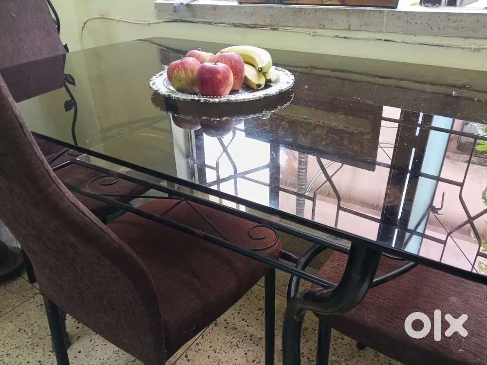 FOUR SEATER TABLE FOR SALE