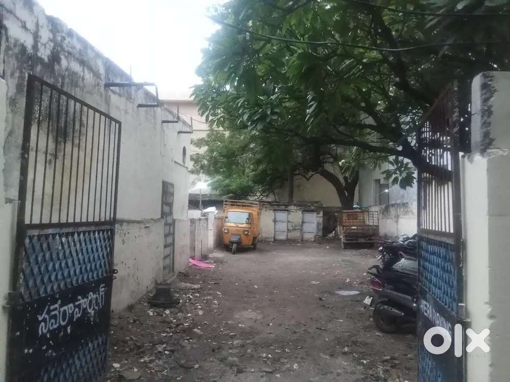 Storage purpose and shops also part time workers can stay