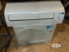 DAIKIN ONE TON INVERTER SPLIT AIR CONDITION