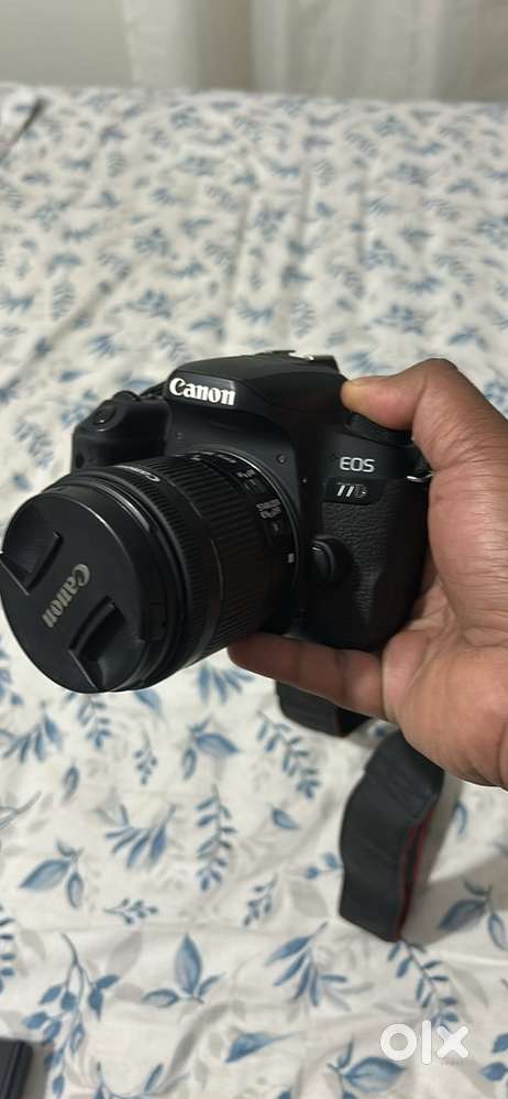 Canon 77D with 18-55mm kit lense