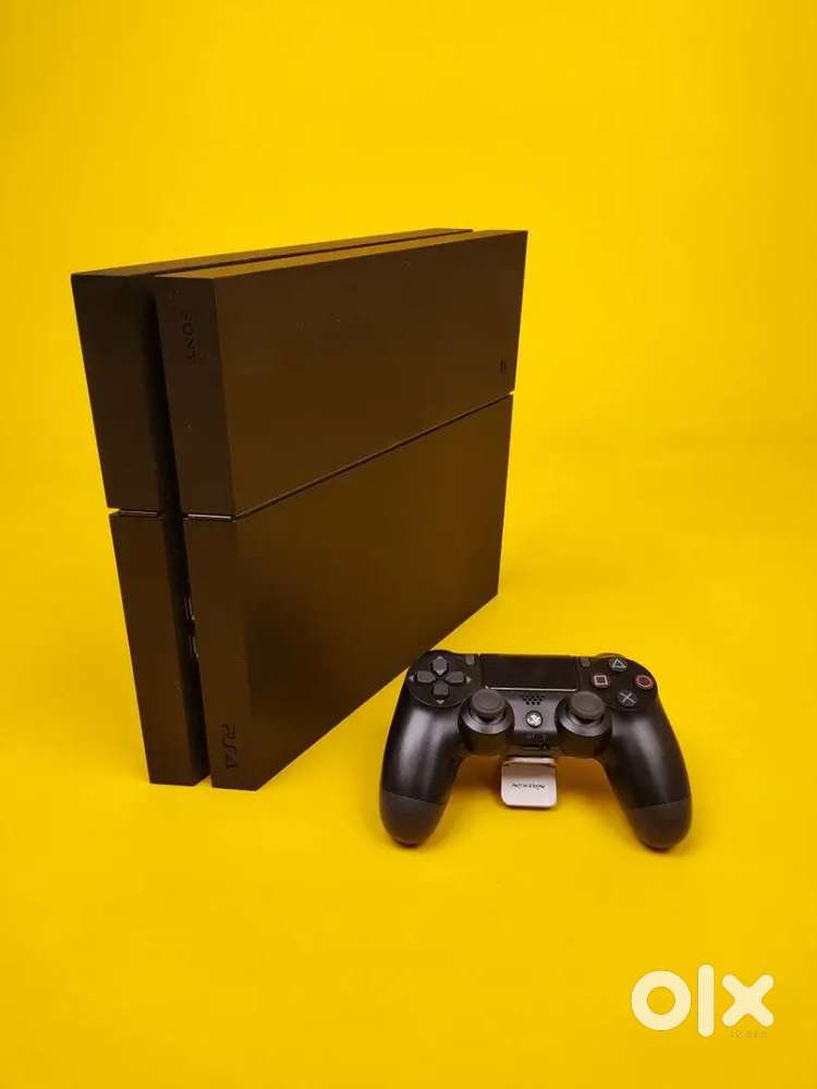 PS4 FAT 2 TB WITH 2 JOYSTICKS AND ALL CONNECTING WIRES (15GAMES)