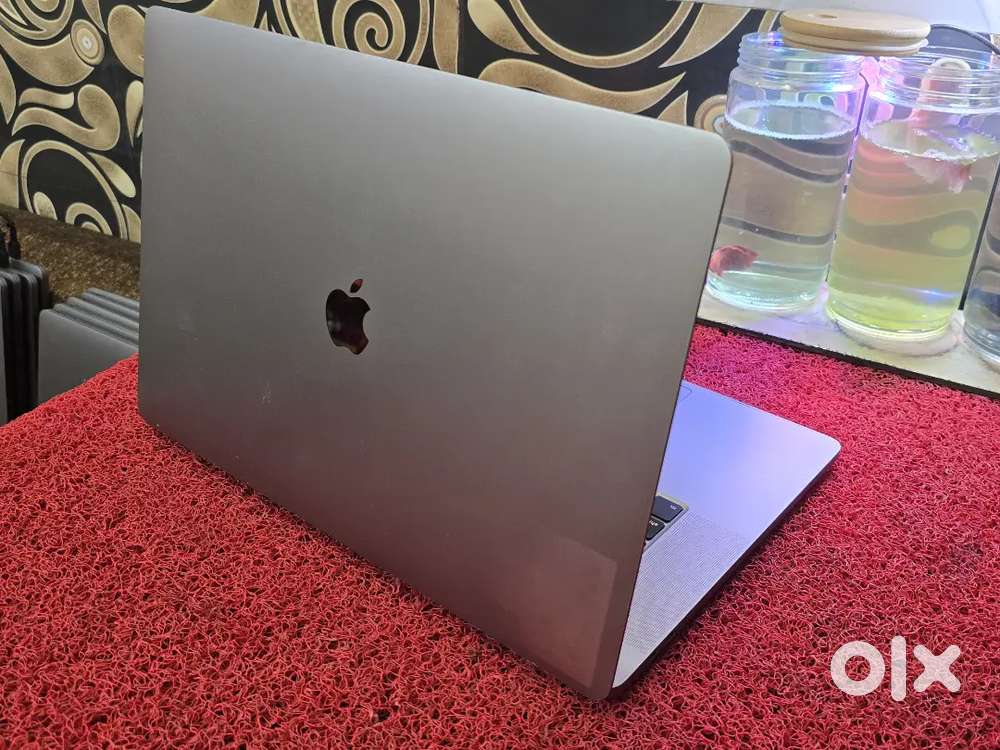 Apple Macbook Pro 2020 i7 16gb 512gb 5.5gb Graphics 16inch Retina