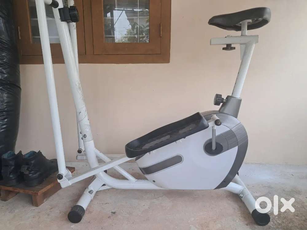 Elliptical cross trainer
