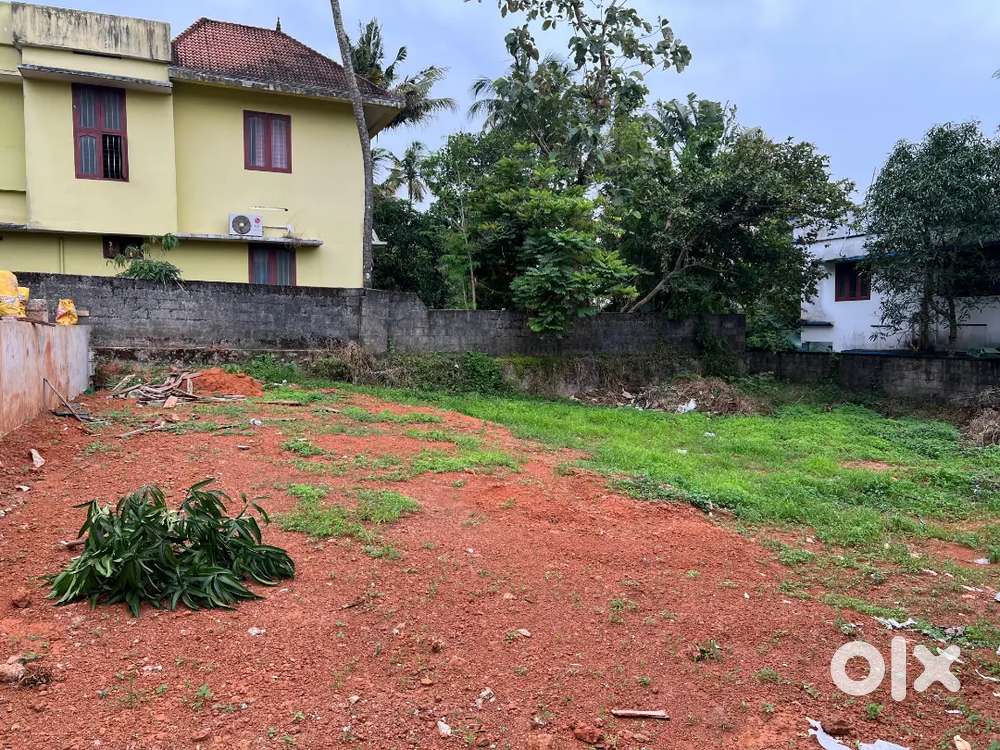 9 cent house plot at Pothencode Junction