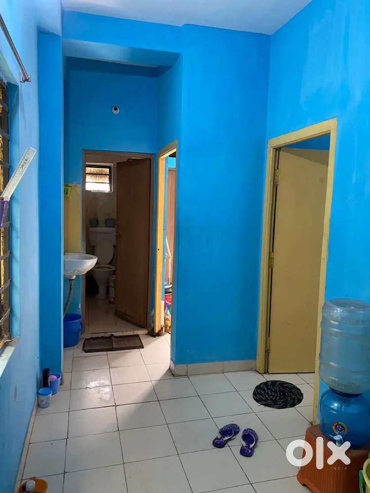 Urgent roommate needed for girl