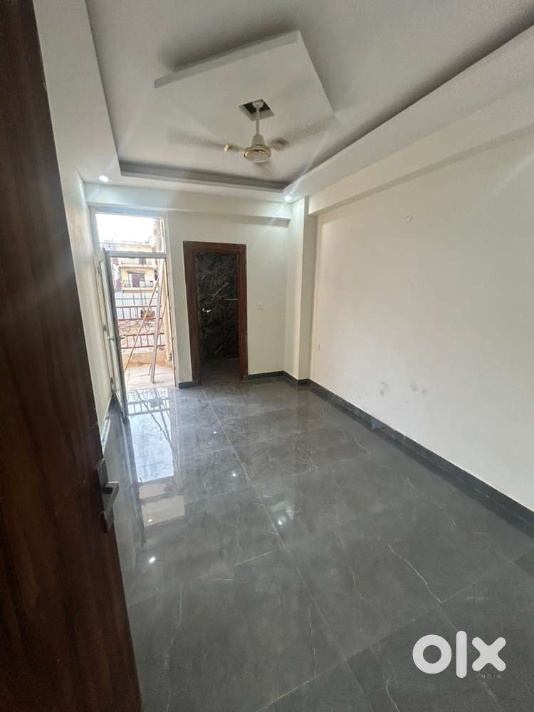 2bhk resale flat minimum price gated socity