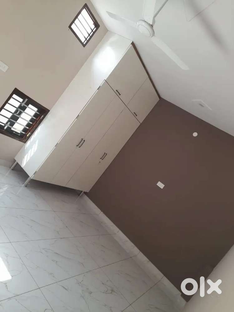 Independent floor at Best location