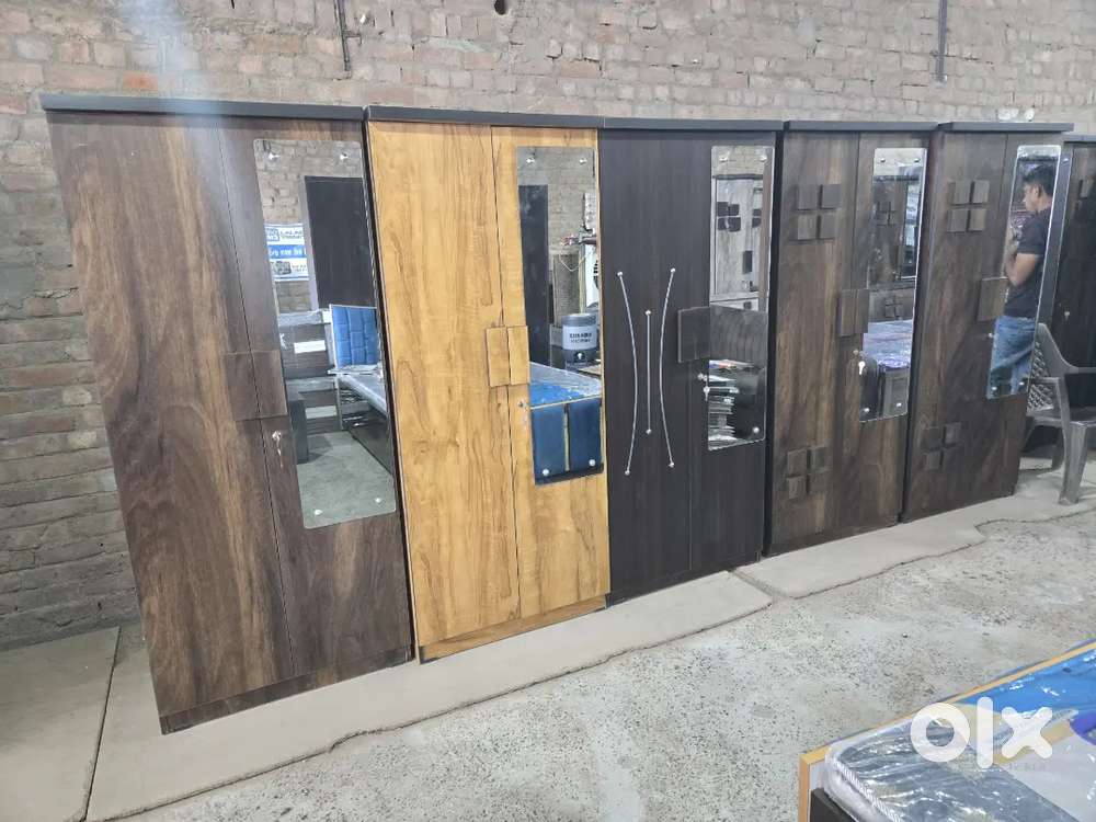 offer brand new double door wardrobe