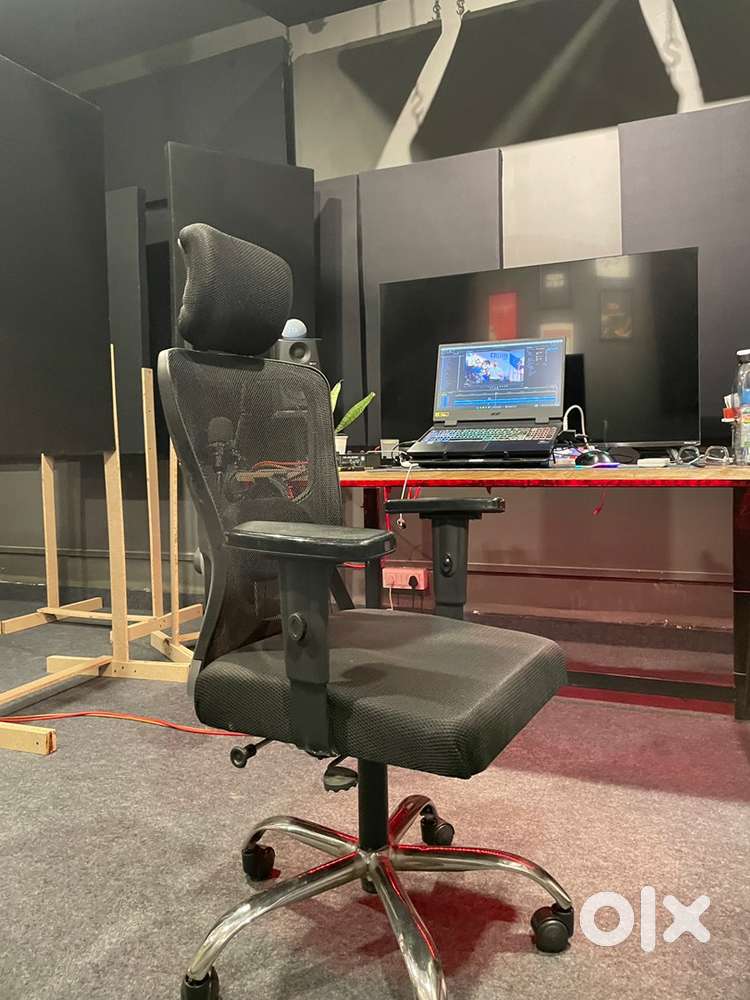 ERGONOMIC OFFICE CHAIR
