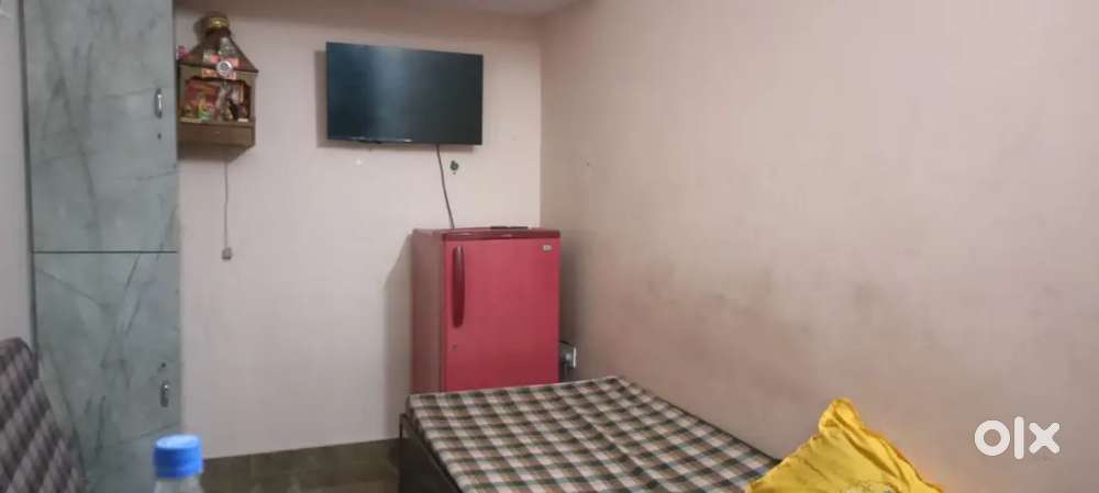 10k FULLY FURNISHED LOCATED JAGAT PURI NEAR KARKARDOOMA COURT