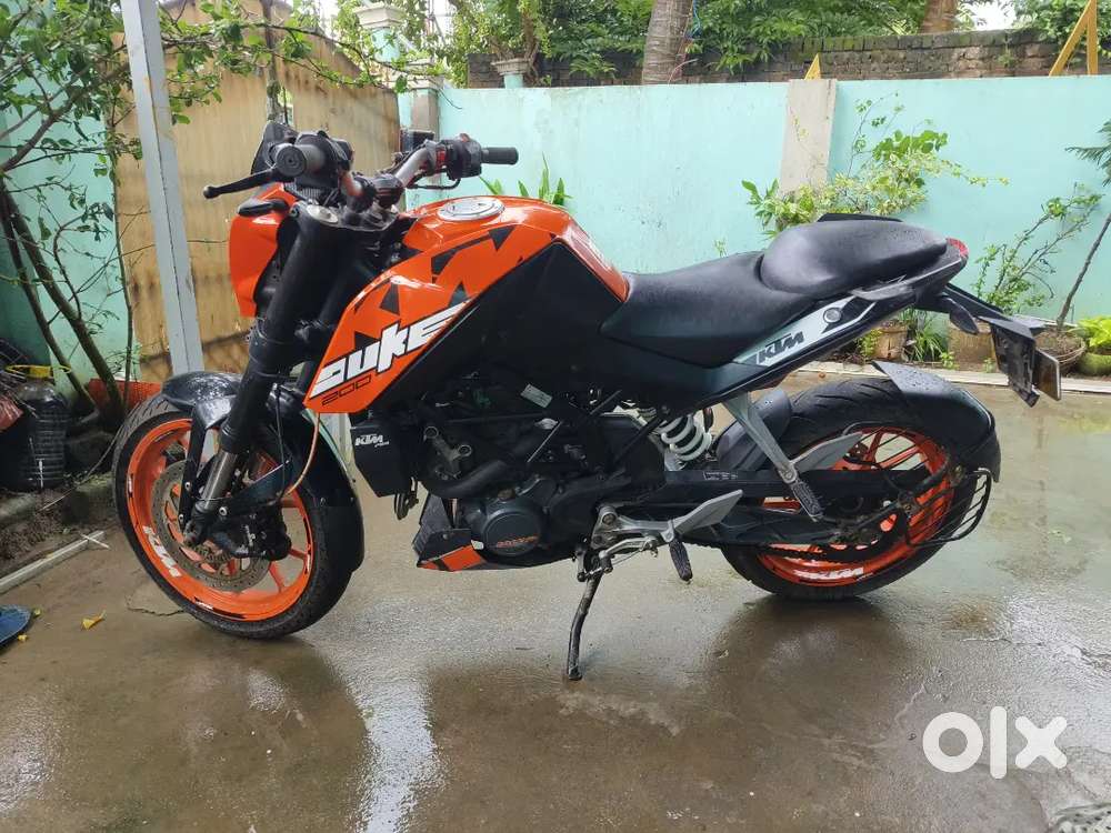 BS4 ABS DUKE 200 IN GOOD CONDITION SHOWROOM MAINTNANCE