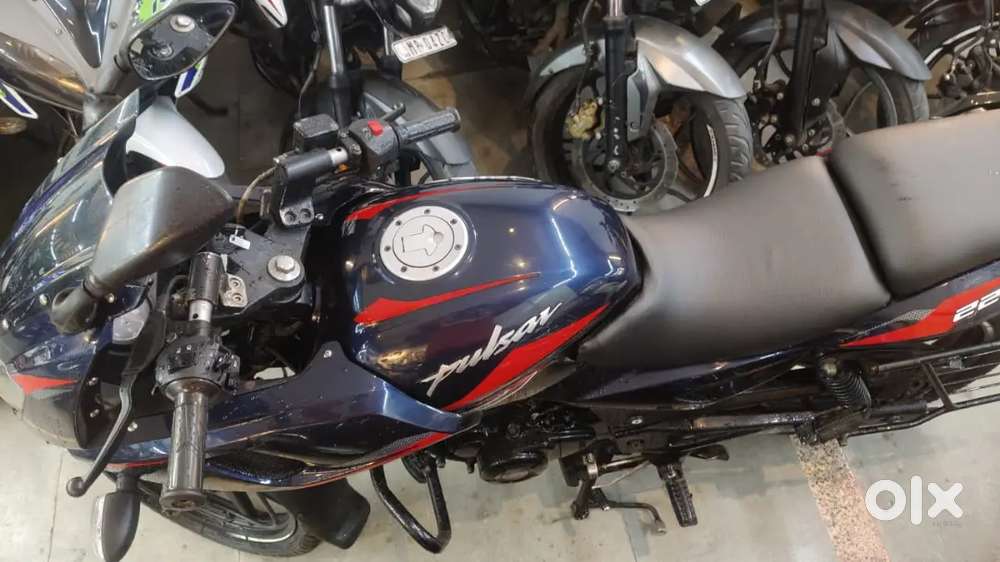 Bajaj pulsar220 model2017 Royal condicaction