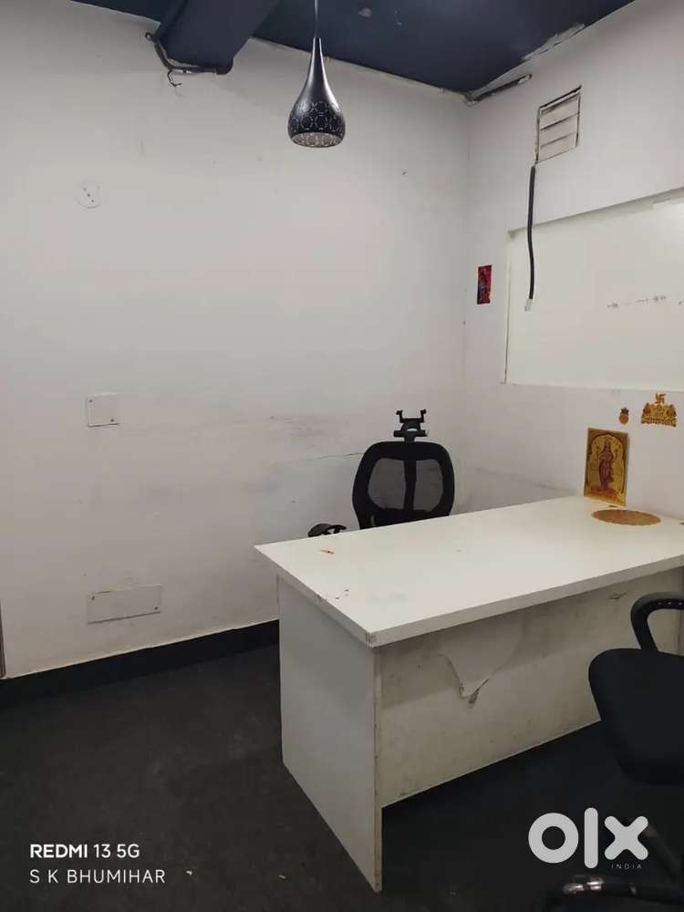 1 Cabin 4 seat fully furnished office space