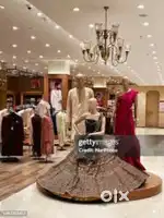 लड़के / लड़कियों की  SAREE SHOWROOM  में आवश्यकता है।.