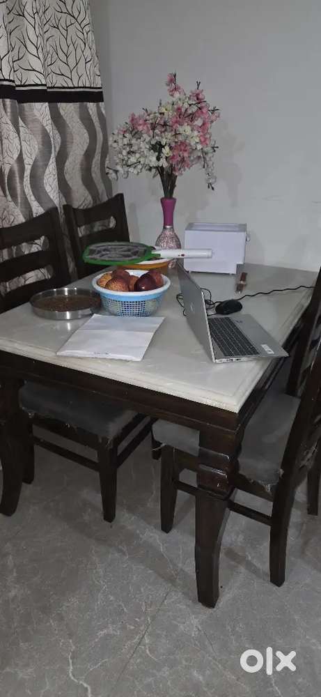 Four sitter dinning table