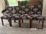 Dining table wala 4 Kursi ka set pure sagvan ka hai