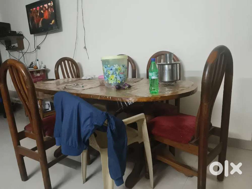 Ovel shape Dinning Table