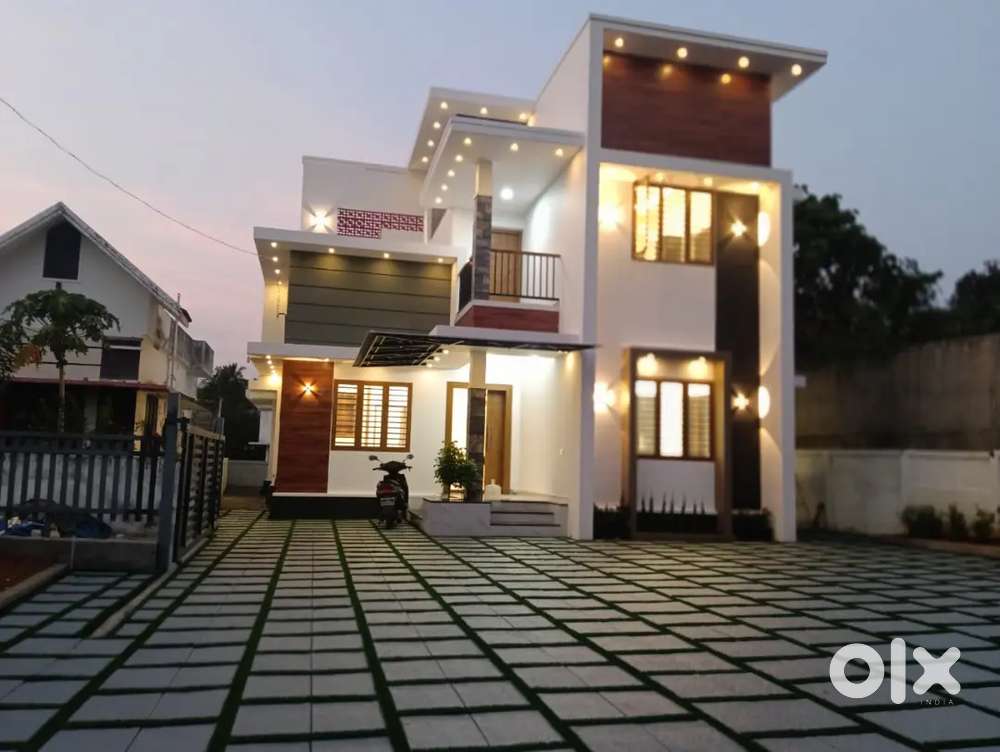 AN AMAZING NEW 3BED ROOM 1500SQ FT 8.5CENT HOUSE IN KUTTANELLUR