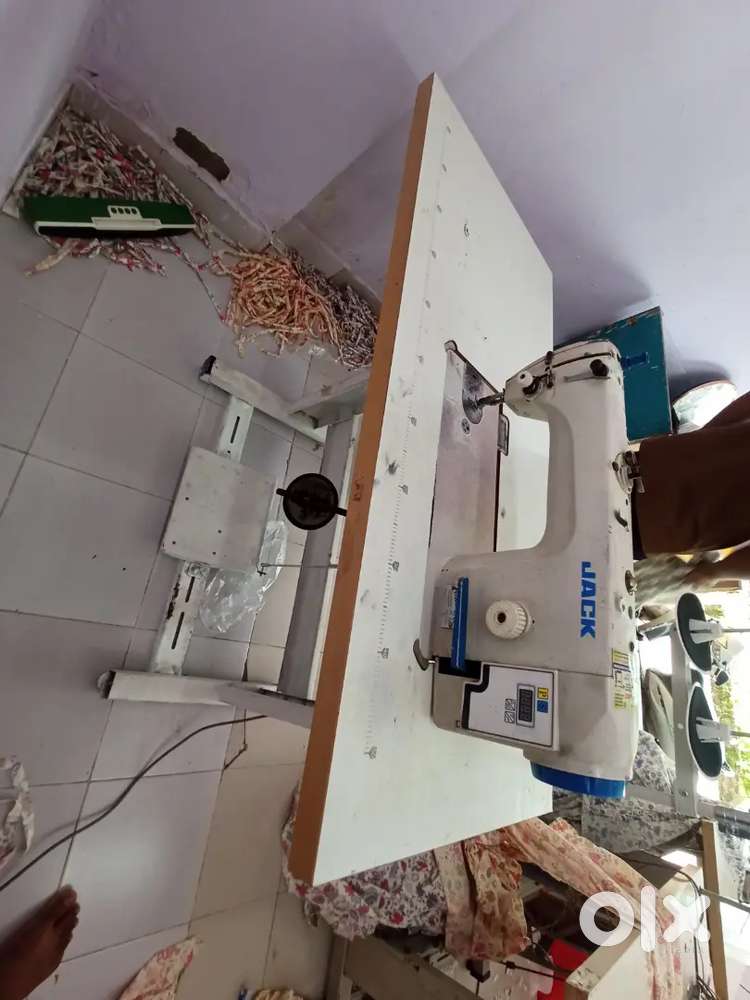 INDUSTRIAL SEWING MACHINE