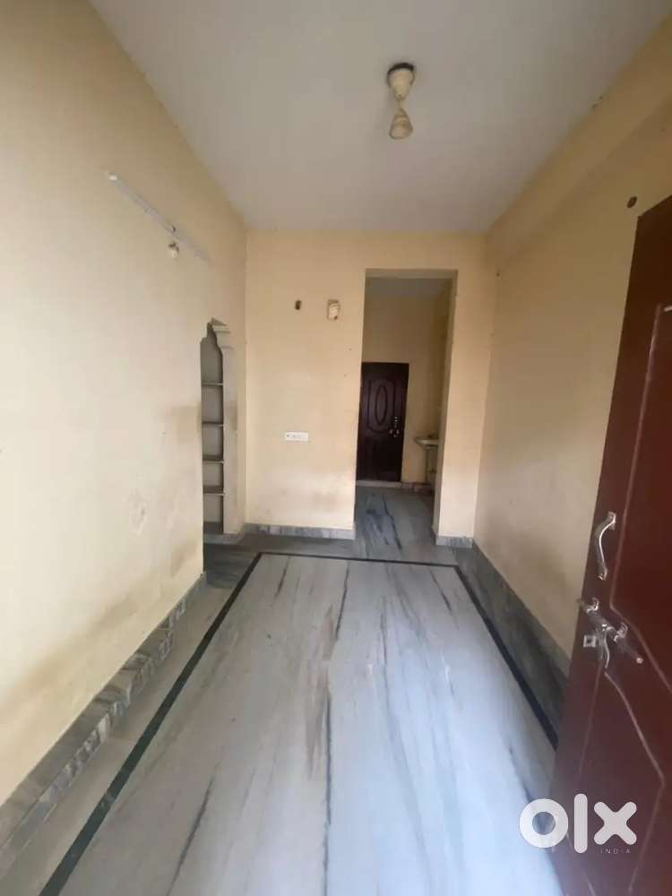 1 bhk flat available for family and bachelors near high tech city