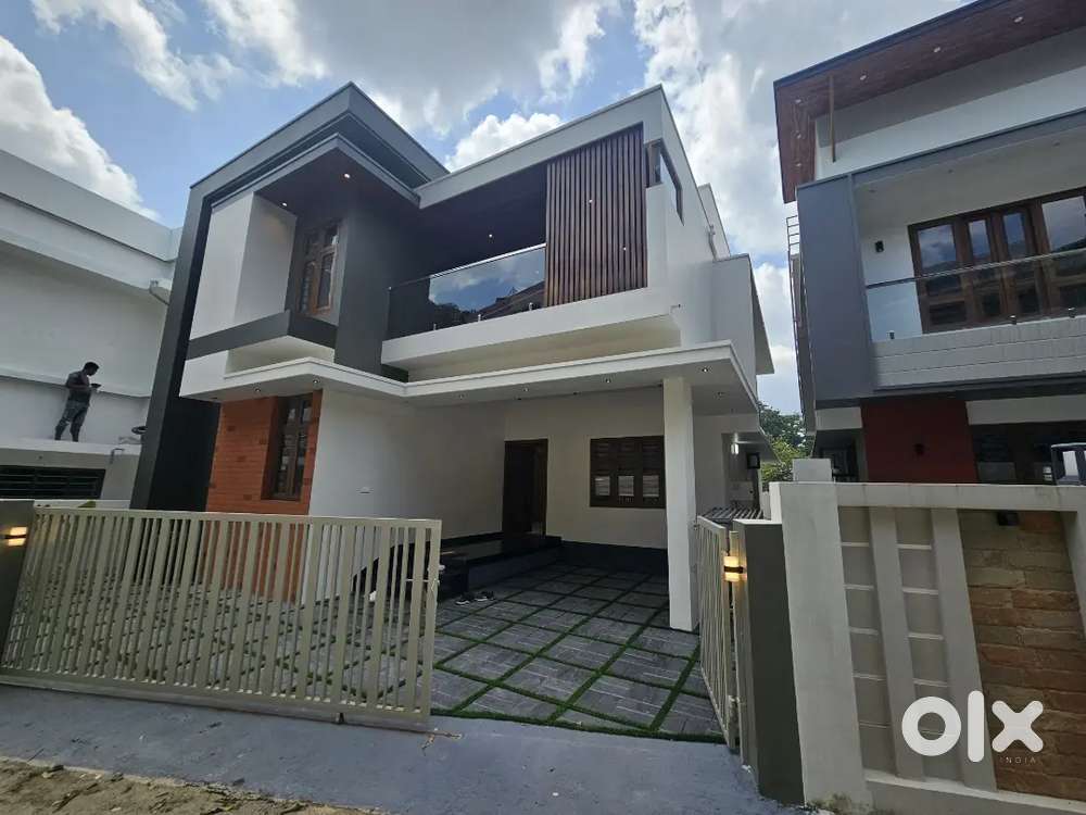 Pukkattupady kunjattukara 4.5cent house for sale