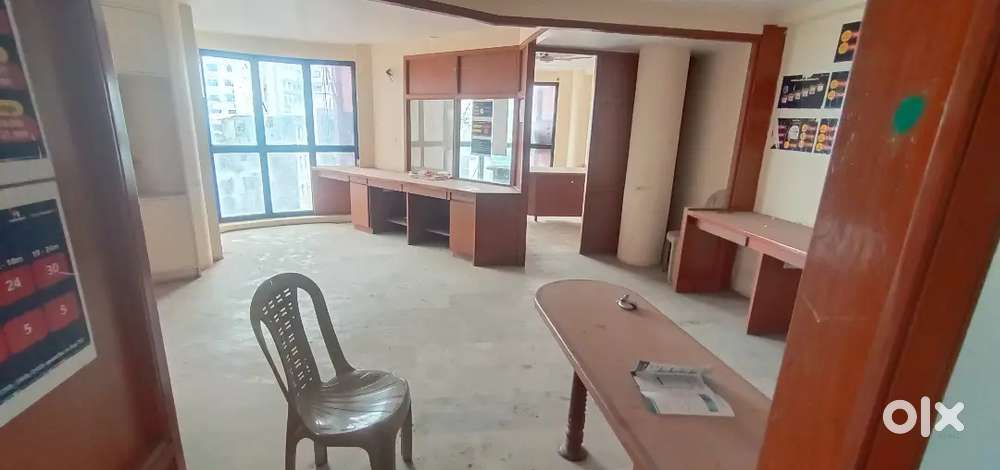 Semi furnished 700sqft office for rent in sayajigunj