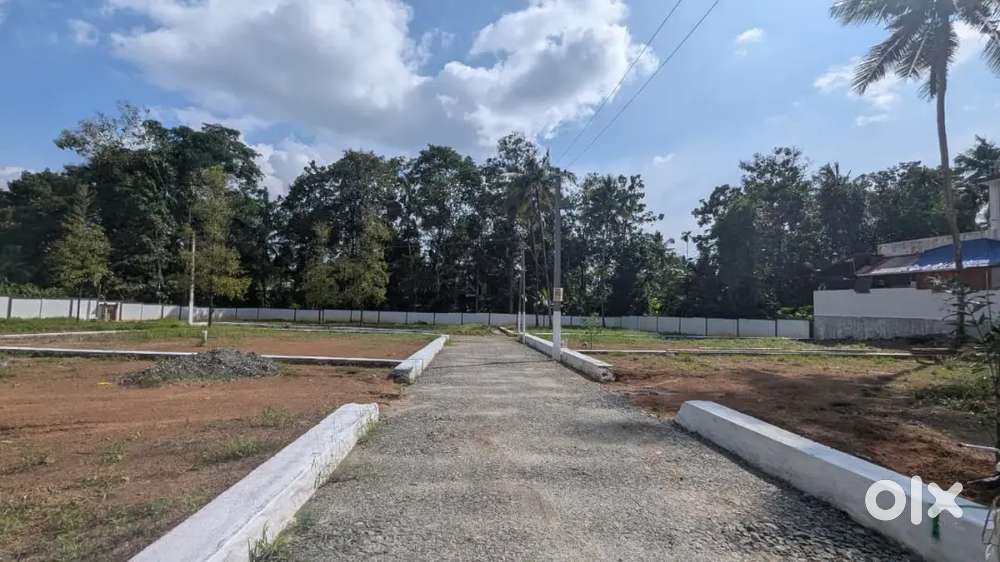 Karukutty Naipunnya Clg Near Villa Plots For Sale, Free Registration