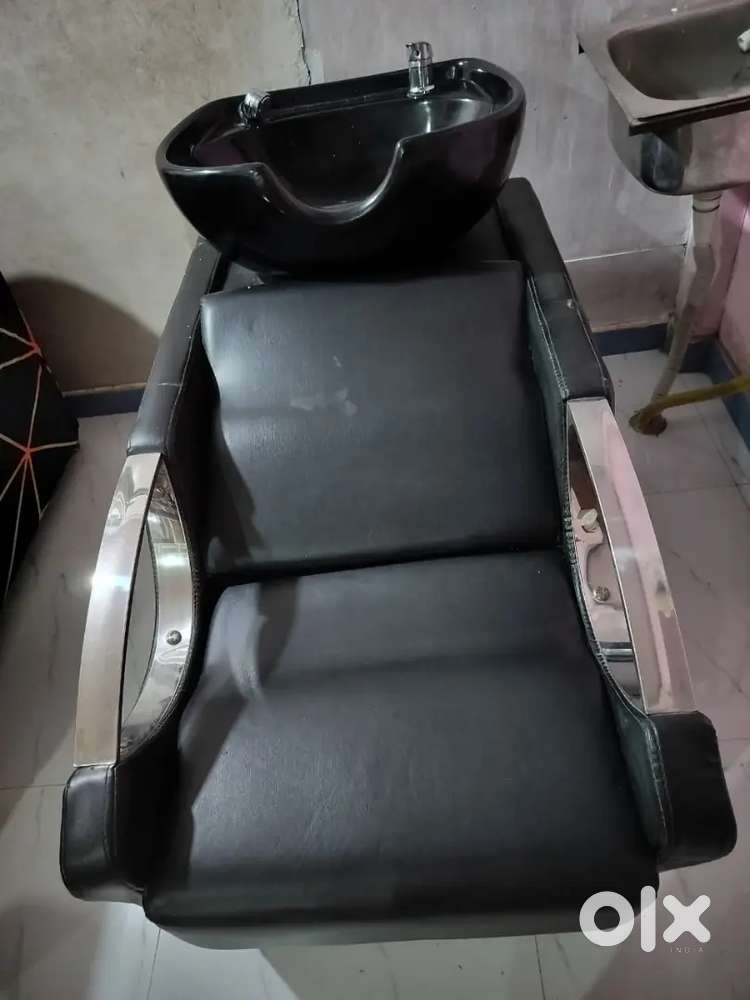 Almost New Shampoo Hair Cutting Chair for Parlour excellent Condition