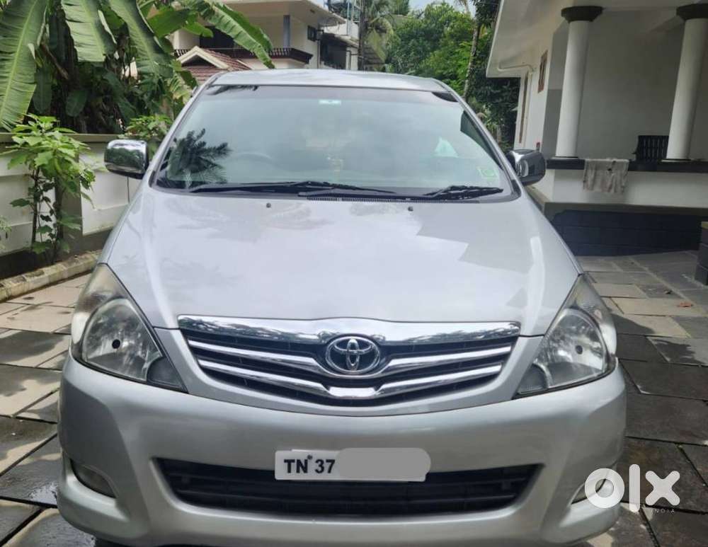 Toyota Innova 2.5 V 7 STR, 2011, Diesel