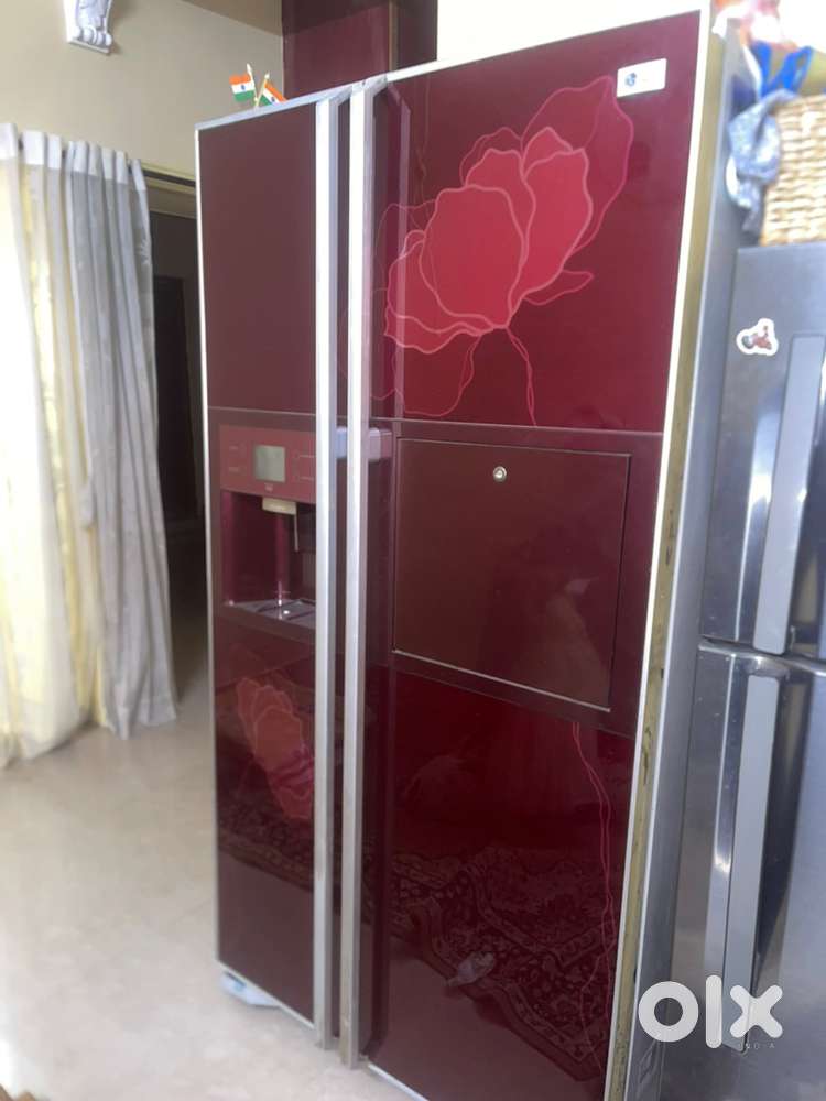 Side by side lg Refrigirator 650 leters for big family