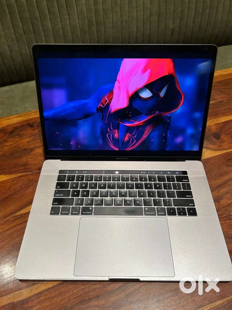 MACBOOK PRO 1990 i7 TOUCHBAR AND TOUCHED