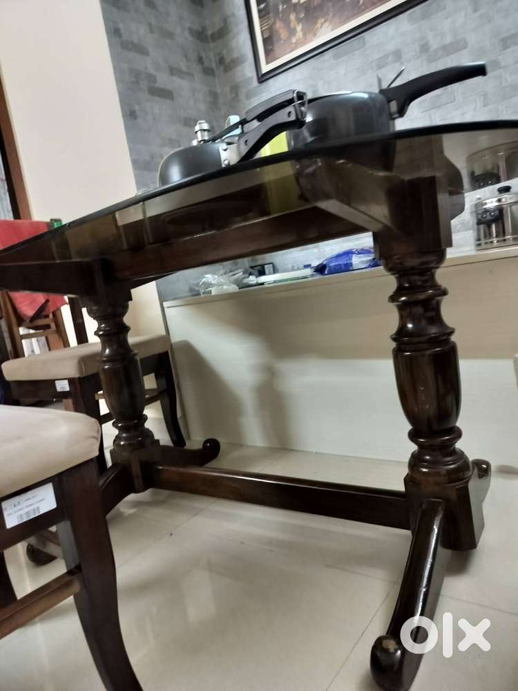 Teak wood dining table 4/6 seater