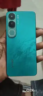 Vivo y300 5G 8+8/256 3 month old Bill box charger available