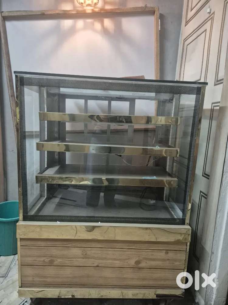 Display fridge 3 feet 6 months old